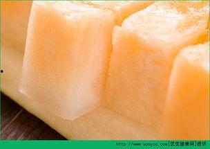 哈密瓜吃瓜皮吗怎么吃,哈密瓜皮也能吃?教你正确美味吃法